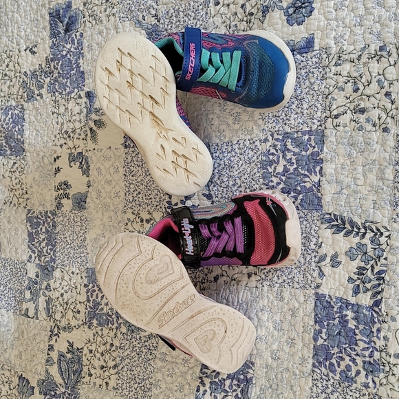 2 Pairs Sketchers Runners GUC Girls 10.5 Blue with Pink & Girls 11 Black & Pink - Picture 2 of 7